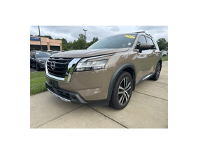Nissan Pathfinder Platinum 2023 certifiée d'occasion - Product Image 1