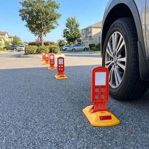 Feu de signalisation de séparation de voie 30 x 26 x 16 cm, étanche IP68, en PE, aluminium, caoutchouc et métal, pour la sécurité routière et les panneaux d'avertissement de circulation - Product Image 1