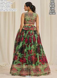 Nouvelle collection de lehenga choli en organza de créateur, tenue de soirée moderne avec imprimé floral numérique, travail de zari, de dori et de paillettes - Product Image 2