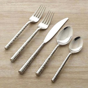 Ensemble de couverts en acier inoxydable poli argenté avec long manche rond martelé dans une boîte cadeau Ensemble de couverts élégant - Product Image 1