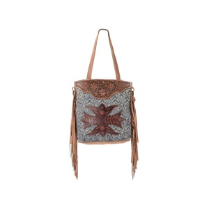 Bolso de mano de cuero tallado a mano con alfombra bloqueada a mano y flecos de cuero Fabricante y proveedor indio superior - Product Image 1