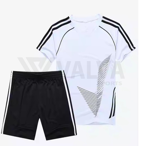 Maillot de football d'été respirant personnalisable de qualité supérieure pour adultes, design col en V avec logo et couleur de tissu personnalisés - Product Image 1