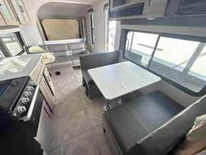 Remolques de viaje 2023 usados F-o-r-e-s-t R-i-v-e-r Salem Cruise L-i-t-e 261BHXLX a precio de descuento - Product Image 2