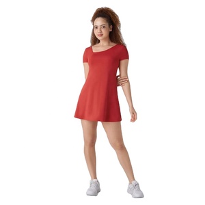 Logo personnalisé robe de tennis pour femmes demi-manches vêtements de sport avec short intégré tissu respirant pour la course et le fitness actif - Product Image 4