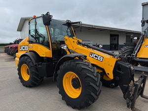 Chargeuse sur pneus télescopique JCB TM320S d'occasion, 150 CV, chargeuse articulée, capacité de levage de 3200 kg, à vendre - Product Image 2