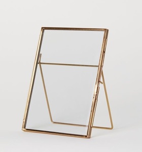 Cadre photo en verre de qualité supérieure avec bordure en métal idéal pour les maisons modernes et les thèmes de design d'intérieur contemporain - Product Image 6