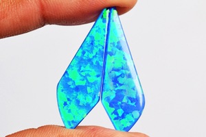 Paire d'opales de feu bleu-vert étincelantes, 8 carats au total, taille cabochon 32x11x2 MM, forme fantaisie, pour la fabrication de boucles d'oreilles, pierres précieuses de créateur - Product Image 3