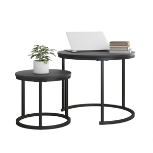 Ensemble de tables gigognes en métal doré de luxe avec plateau texturé et cadre incurvé élégant ajoutant une touche de luxe à la décoration moderne de la maison - Product Image 1