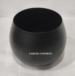 Elegante y Moderno Tazón de Metal Negro, Ideal para Diversas Necesidades de Servicio, con Construcción Sólida y Curvas Suaves, Perfecto para el Uso Diario - Product Image 2