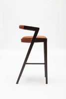 Le tabouret de bar évasé vente chaude tabouret de bar en bois et en métal brun or fini haut coussin en cuir blanc moderne avec dossier 2023