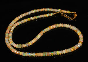 สร้อยโอปอล์เหลี่ยมเพชรพลอยจากโอปอลจากเอธิโอเปียธรรมชาติพร้อมส่งสร้อย42.45กะรัตพร้อมลูกปัดสีรุ้ง - Product Image 4