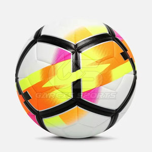 Ballon de football d'entraînement de haute qualité avec une excellente adhérence et une longue rétention d'air pour la pratique quotidienne - Product Image 1