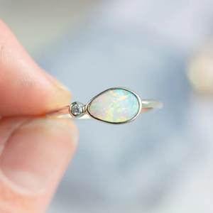 Anillo de Ópalo Etíope con Corte de Pera y Engaste de Bisel, Minimalista, Plata de Ley 925 Chapada en Oro, Joyería Fina para Compromiso y Boda para Mujer - Product Image 2