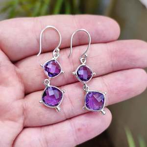Boucles d'oreilles pendantes en argent sterling 925 avec améthyste, faites à la main, pierre précieuse naturelle violette, taille coussin et briolette, idée cadeau tendance - Product Image 3