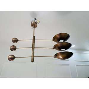 Pouf élégant de lustre de spoutnik en laiton de 3 lumières modernes du milieu du siècle pour la décoration intérieure - Product Image 3