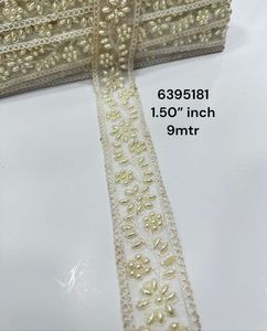 Lacets brodés sur mesure avec des robes de mariée multicolores et une robe zari dorée en multicolore - Product Image 6