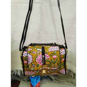 Bolso Bandolera de Algodón con Estampado Bohemio Vintage de Jaipur, Correa Única, Cierre de Cremallera, Flores Bordadas, Estilo Nacional, Portátil - Product Image 1