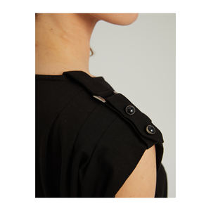 Camiseta de Algodón para Mujer BGN con Corte Holgado y Detalles de Hombreras, Hecha en Turquía - Product Image 6