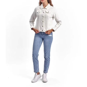 Nouveau design de veste en jean personnalisée et tendance pour femmes avec bordure en fourrure aspect vieilli et logo personnalisé pour l'hiver - Product Image 6