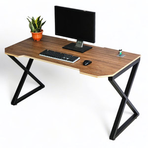 Escritorio para juegos de 140x70 cm, moderno, de madera contrachapada de carbono con patas de hierro en forma de X, requiere montaje GD68069 - Product Image 1