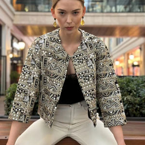 Chaqueta bordada de lino natural para mujer con hilo de seda y trabajo de espejo - Product Image 1