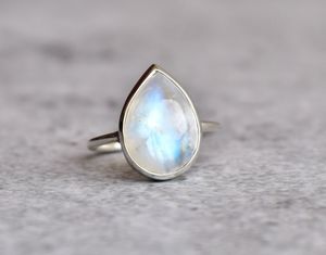 Anillo de plata de ley con forma de pera hecho a mano, piedra lunar arcoíris, ajuste de bisel de 9X11MM, precio al por mayor para regalo de feliz cumpleaños para todos - Product Image 1
