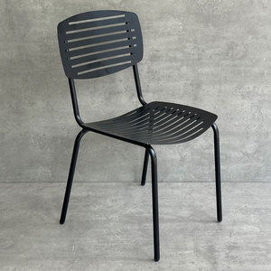 Silla de Jardín Minimalista para Exteriores con Estructura de Hierro Ranurada con Recubrimiento en Polvo TTG027 para Uso en Cafeterías - Product Image 2