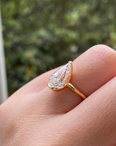 Bague de fiançailles solitaire en diamant de laboratoire CVD taille poire 2,50 carats, sertie demi-cerclée, certifiée IGI, bijoux fins pour mariage - Product Image 2