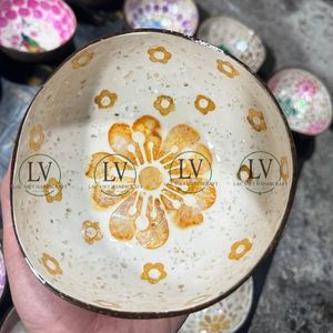 Cuenco de cáscara de coco con Incrustaciones de nácar ecológico con colorido de alta calidad hecho a mano de mayoristas de Vietnam - Product Image 1