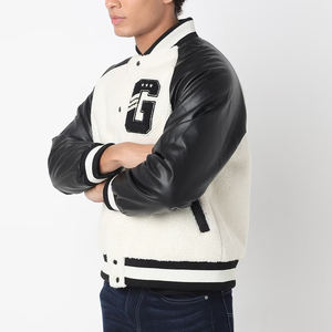 แจ็คเก็ตวาร์ซิตี้ที่ถูกผลิตด้วยผ้าขนสัตว์สำหรับตัวเสื้อและแขนเสื้อทำจากหนังเทียม เพื่อให้ได้ลุควินเทจสตรีทแวร์ที่โดดเด่นและสวมใส่สบาย - Product Image 2