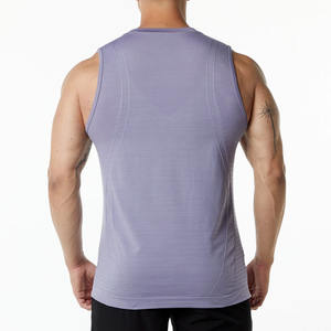 Camiseta Deportiva sin Costuras Morada para Hombre con Logotipo Personalizado - Product Image 2