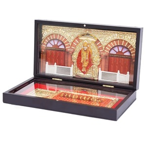 Cadre souvenir en bois Shirdi Saibaba avec or Samadhi Mandir pour cadeaux - Product Image 2