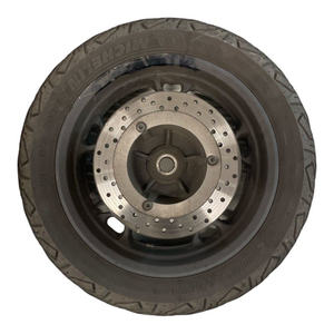 Rin Trasero Original Yamaha 2018 XMAX 300 en Perfecto Estado, Hecho de Aleación de Aluminio, Buje de Rueda Delantera para Motocicleta Mio - Product Image 1