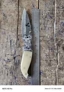 Cuchillo de caza y táctico de acero de Damasco de 8,75 pulgadas hecho a mano con cuchillo plegable con mango de hueso de diseño fresco - Product Image 6