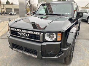 สภาพดีเยี่ยม รถยนต์มือสอง โตโยต้า แอล แอนด์ ครุยเซอร์ รุ่นปี 2024 ฉบับ First Edition - Product Image 2