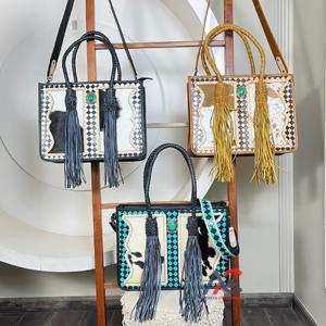 Sac à main en cuir à carreaux fait main, tendance, avec pierre turquoise, sac à main en cuir de vache, dernière mode pour femmes - Product Image 1