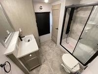 PROVEEDOR DE REMOLQUES CAMPING 2025: Remolque RV Modelo 44VIEW Park de Rest River Wild Wood Grand Lodge en Venta para Camping y Viajes