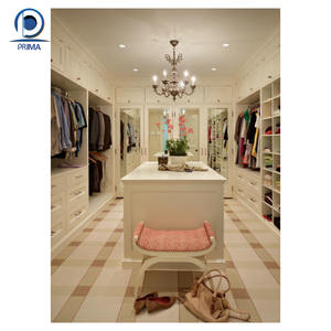 Prima Walk in Closet descubre <span class=keywords><strong>un</strong></span> remanso de tranquilidad y estilo, donde todo está bellamente <span class=keywords><strong>en</strong></span> su <span class=keywords><strong>lugar</strong></span> correcto. - Product Image 1