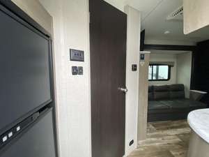 Autocaravana V-e-n-t-u-r-e RV S-o-n-i-c SN200VML usada del 2020, lista para vender - Product Image 6