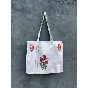 Bolso de mano acolchado de algodón bordado hecho a mano para mujer, bolso de hombro de otoño con cierre abierto y estampado de bloque de mano para viajes, verano e invierno - Product Image 4