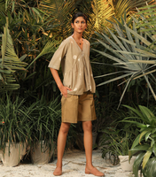 Nouvelle meilleure qualité Womens Salon de beauté et spa Tunique Chemise Dames Fantaisie salon de beauté Uniformes Tunique avec poche en option