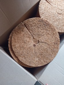 Disque de coco de noix de coco de qualité supérieure: 100% naturel, écologique pour la couverture du sol et le paillage, exporté directement des meilleurs fournisseurs du Vietnam - Product Image 5