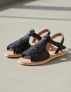 Sandales plates en cuir tressé noir pour femmes, avec boucle, légères, décontractées, pour l'été. - Product Image 4