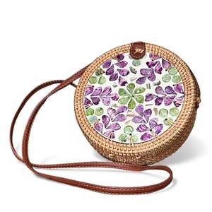 Bolso de Ratán Artesanal con Incrustaciones de Nácar para un Estilo Elegante y un Toque Artesanal - Product Image 1