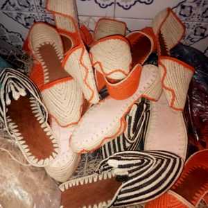 Vente en gros de pantoufles et sandales marocaines faites à la main en raphia, chaussures tissées écologiques pour femmes et hommes, commande en gros, fournisseur direct - Product Image 1