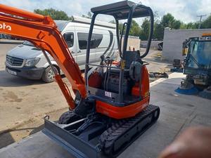 Mini pelleteuse Kubota 2.2 tonnes. 2 seaux. Pistes 6 mois. Facile à remorquer. Juste entretenu, excellent état. Prêt à partir - Product Image 2