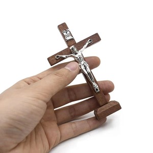 Escultura de crucifijo de pie de San Benito de madera hecha a mano moderna con figura de Jesús de Metal decoración católica regalo de China - Product Image 3