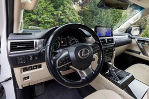 Lexus GX 460 V8 ปี 2022 สภาพดี ใช้งานน้อย ขับเคลื่อน 4 ล้อ ทุกเวลา เบาะนั่งแถวที่สาม ไม่ได้ดัดแปลง - Product Image 4
