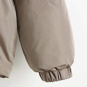 Veste bomber courte matelassée imperméable et coupe-vent pour femme, col montant, détail boutonné, respirante, en nylon et laine pour l'hiver - Product Image 2