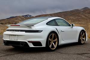 Porsche 911 Turbo S Coupé 2022, Motor de 6 Cilindros en Línea con Doble Turbo de 640 hp, Interior Color Marrón Trufa, Sin Modificaciones - Product Image 2